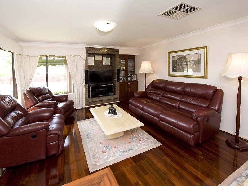 14 Inverness Circle, Camillo WA 6111