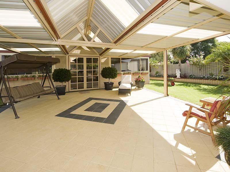 14 Inverness Circle, Camillo WA 6111