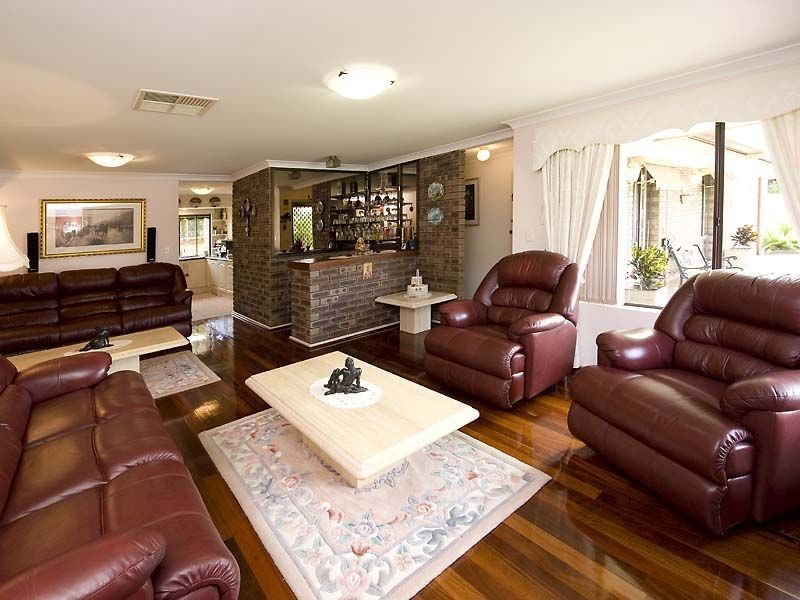 14 Inverness Circle, Camillo WA 6111