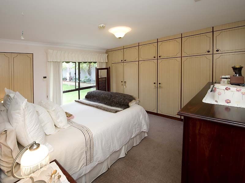 14 Inverness Circle, Camillo WA 6111