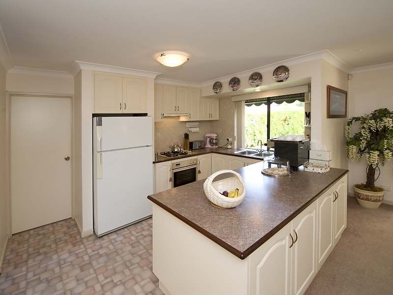 14 Inverness Circle, Camillo WA 6111