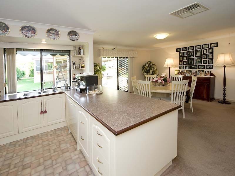 14 Inverness Circle, Camillo WA 6111