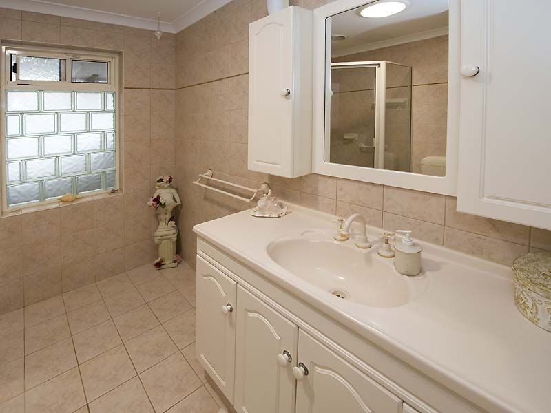 14 Inverness Circle, Camillo WA 6111