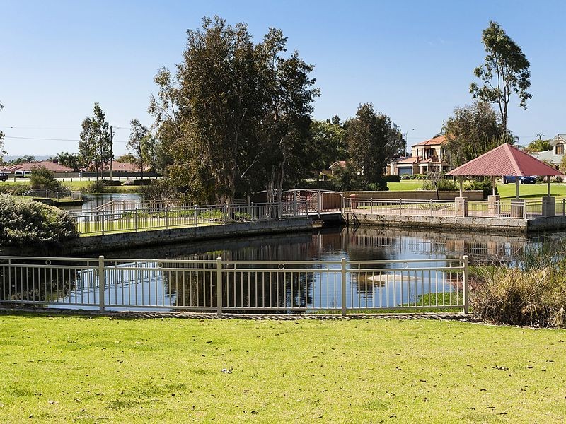 25 The Bridgeway, Canning Vale WA 6155