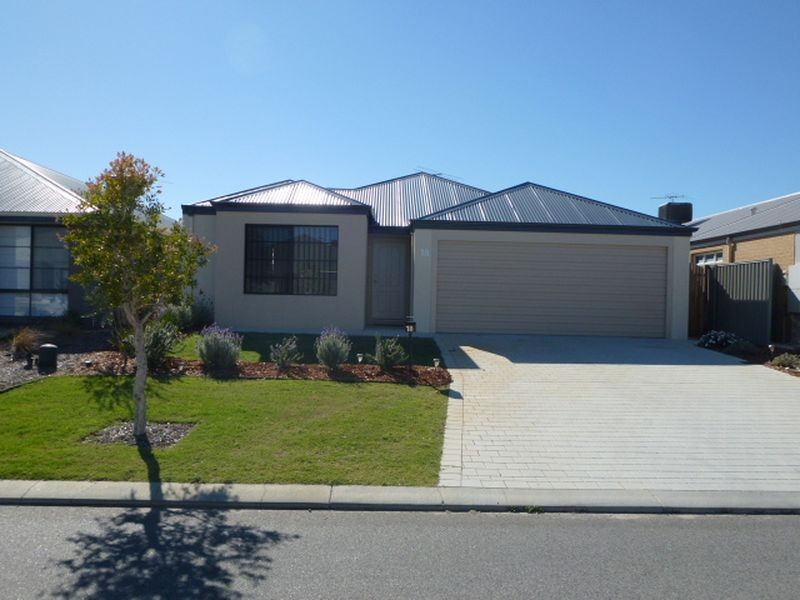 18 Hillhouse Way, Piara Waters WA 6112