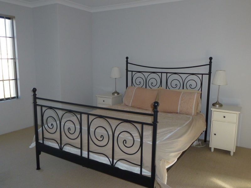 18 Hillhouse Way, Piara Waters WA 6112