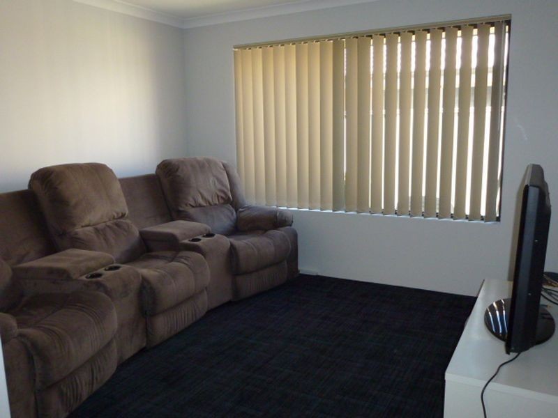 18 Hillhouse Way, Piara Waters WA 6112