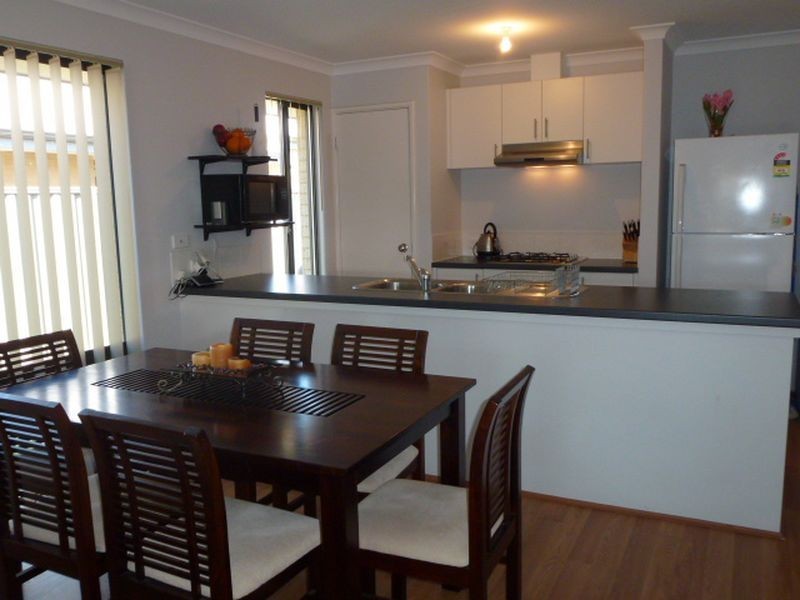 18 Hillhouse Way, Piara Waters WA 6112