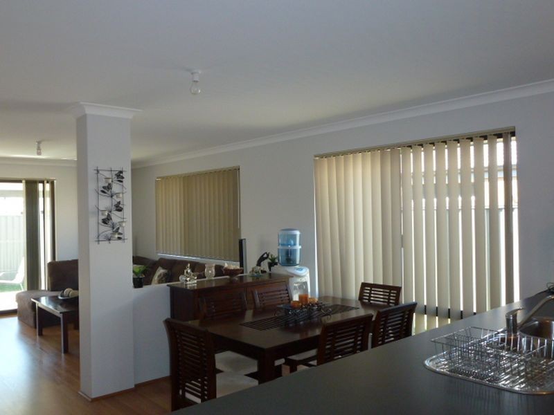 18 Hillhouse Way, Piara Waters WA 6112