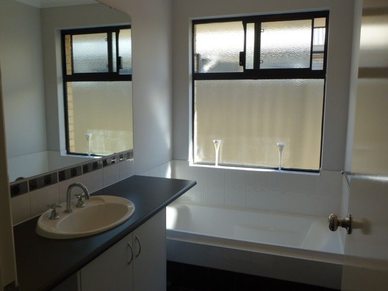 18 Hillhouse Way, Piara Waters WA 6112