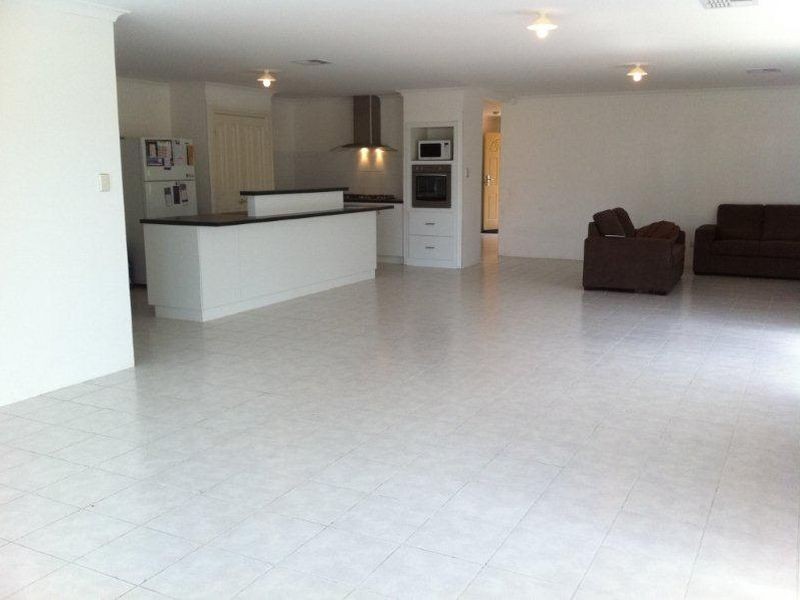 21 Grenoble Street, Piara Waters WA 6112