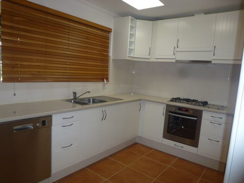 7 Kenmare Ave, Thornlie WA 6108