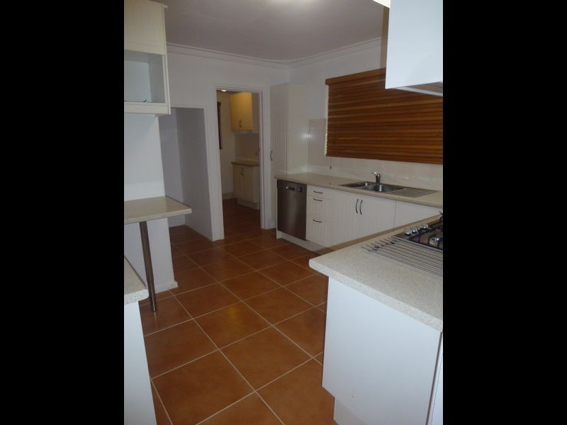 7 Kenmare Ave, Thornlie WA 6108