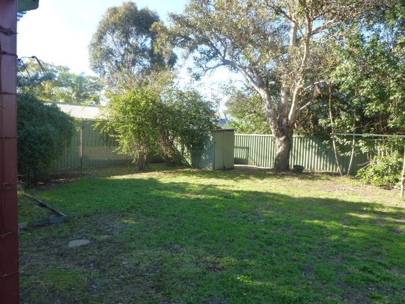 7 Kenmare Ave, Thornlie WA 6108