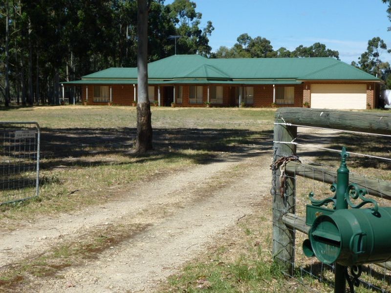 11 Lorenz Way, Oakford WA 6121