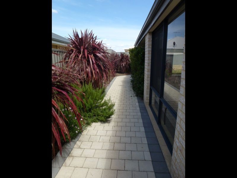 20 Birmingham Parade, Piara Waters WA 6112