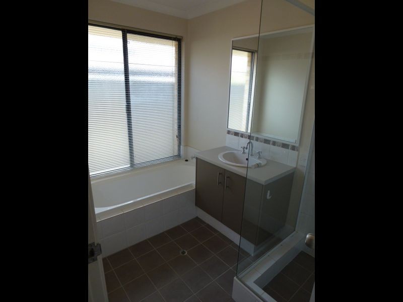 20 Birmingham Parade, Piara Waters WA 6112