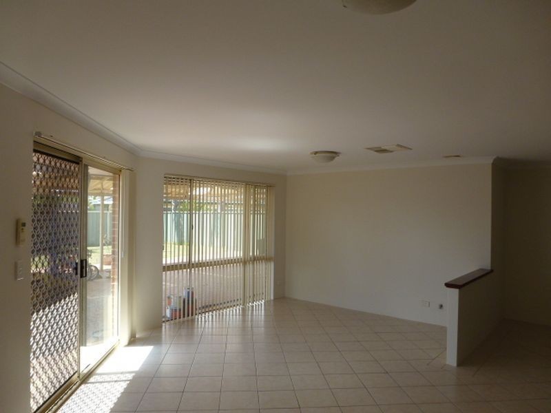 8 Songlark Place, Huntingdale WA 6110