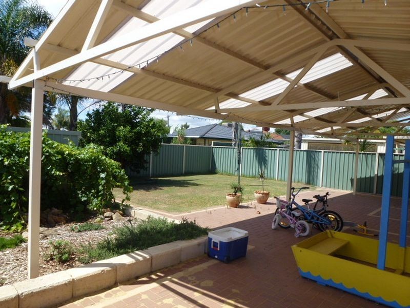 8 Songlark Place, Huntingdale WA 6110