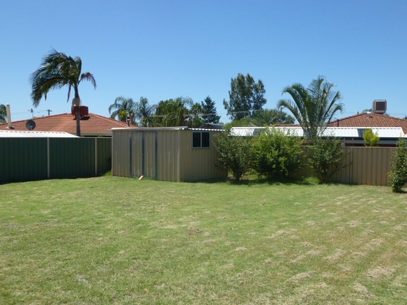 6 Songlark Place, Huntingdale WA 6110