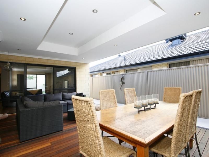 15 Treeline Parade, Southern River WA 6110