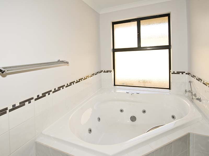 16 Bressingham Street, Canning Vale WA 6155