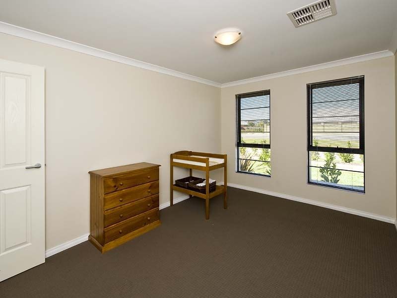 16 Bressingham Street, Canning Vale WA 6155