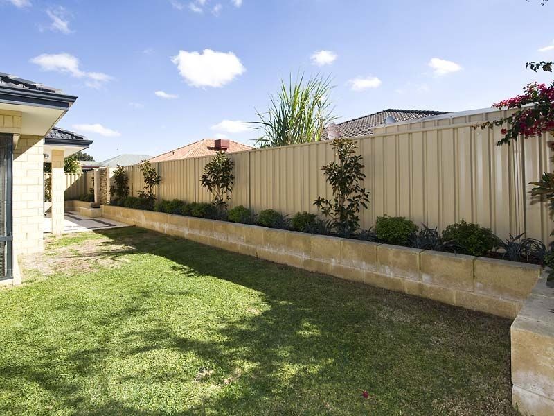 16 Bressingham Street, Canning Vale WA 6155