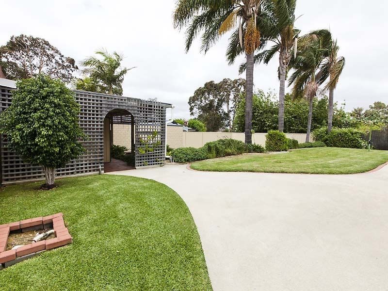 297 Wharf Street, Queens Park WA 6107