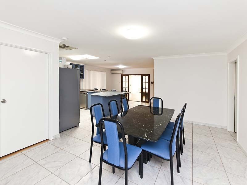 297 Wharf Street, Queens Park WA 6107