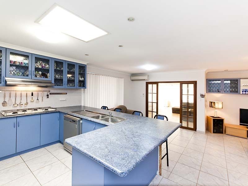 297 Wharf Street, Queens Park WA 6107