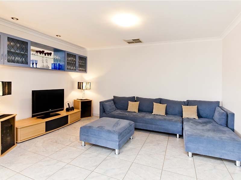 297 Wharf Street, Queens Park WA 6107