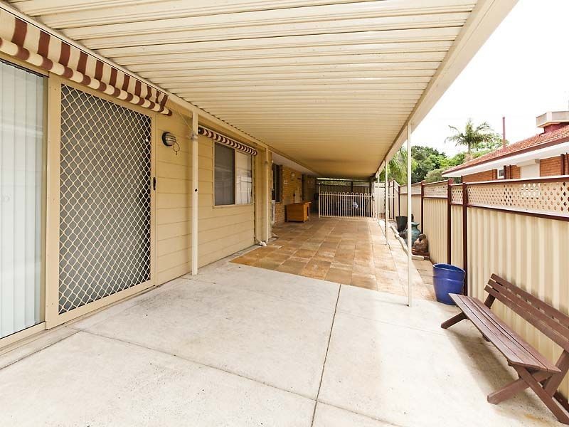 297 Wharf Street, Queens Park WA 6107