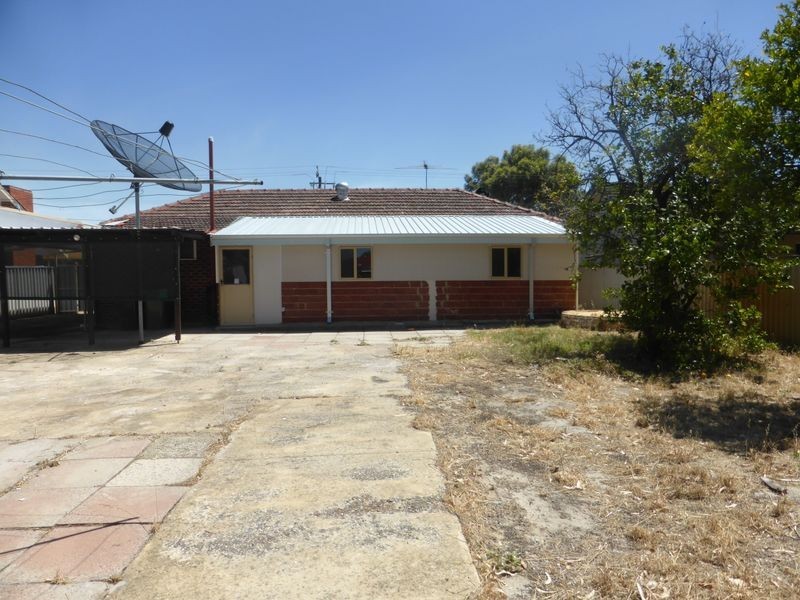 262 Spencer Road, Thornlie WA 6108