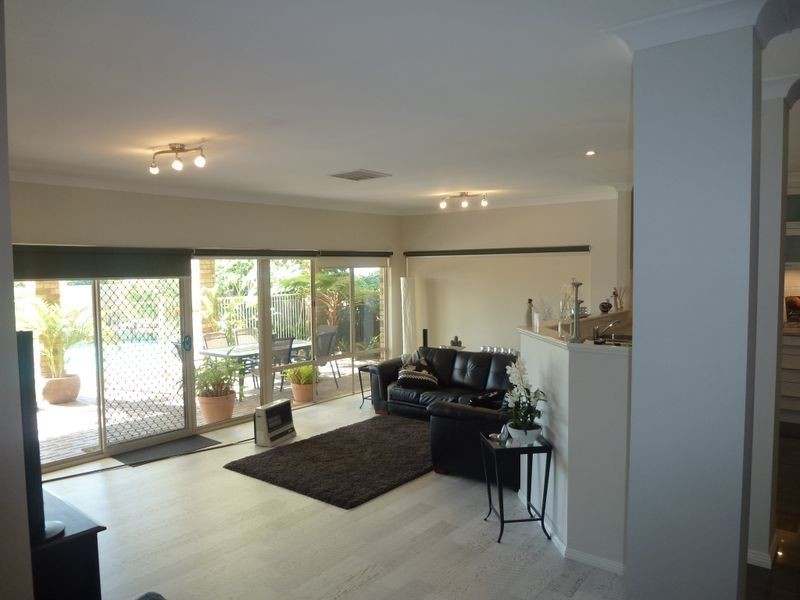 9 Ambassador Court, Thornlie WA 6108