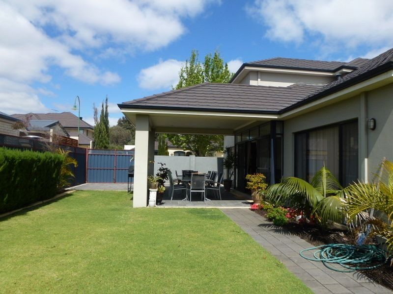38 Lomandra Drive, Canning Vale WA 6155