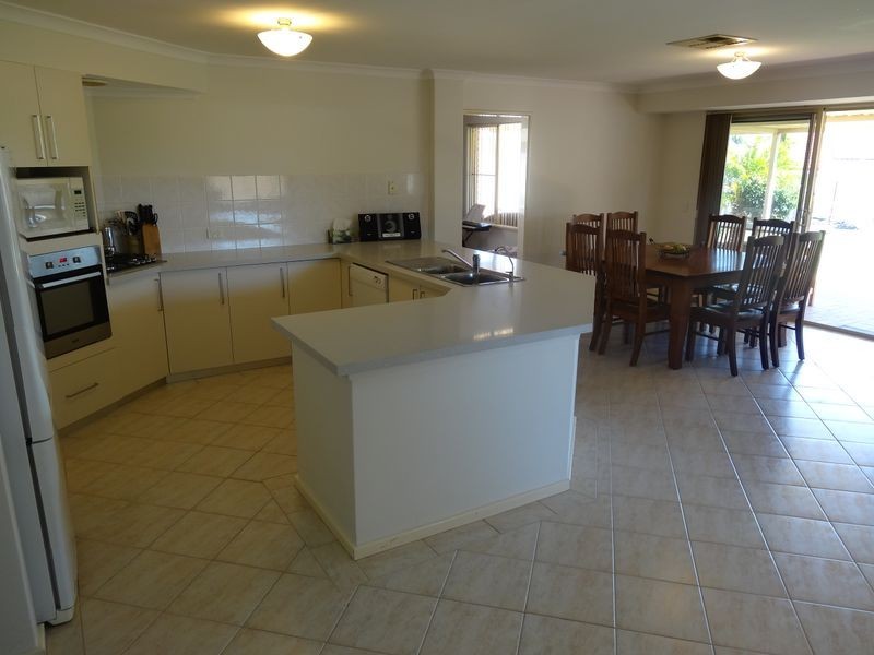 8 The Crest, Canning Vale WA 6155