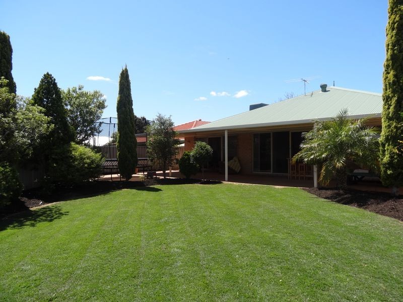 8 The Crest, Canning Vale WA 6155