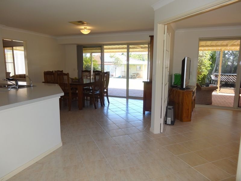 8 The Crest, Canning Vale WA 6155