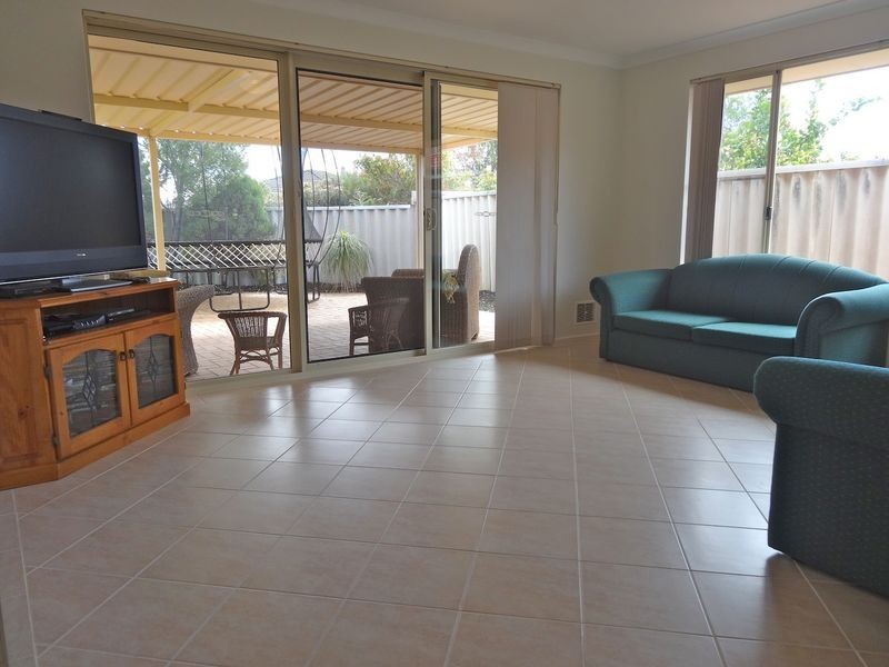 8 The Crest, Canning Vale WA 6155