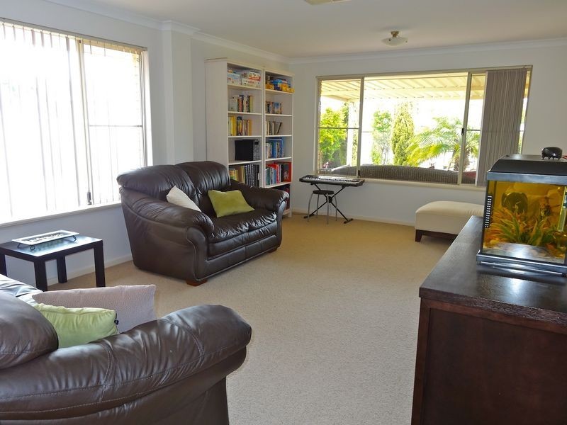 8 The Crest, Canning Vale WA 6155