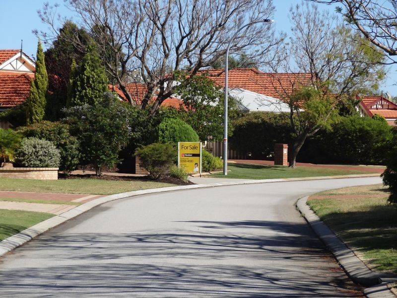 8 The Crest, Canning Vale WA 6155