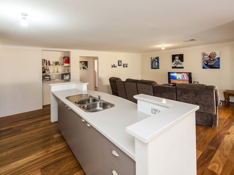 10 Wiroo Way, Darling Downs WA 6122