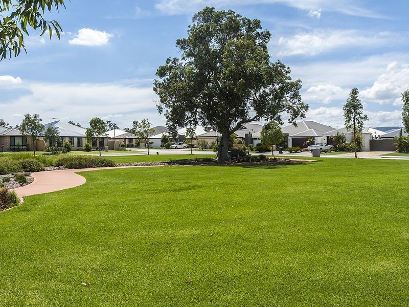 10 Wiroo Way, Darling Downs WA 6122