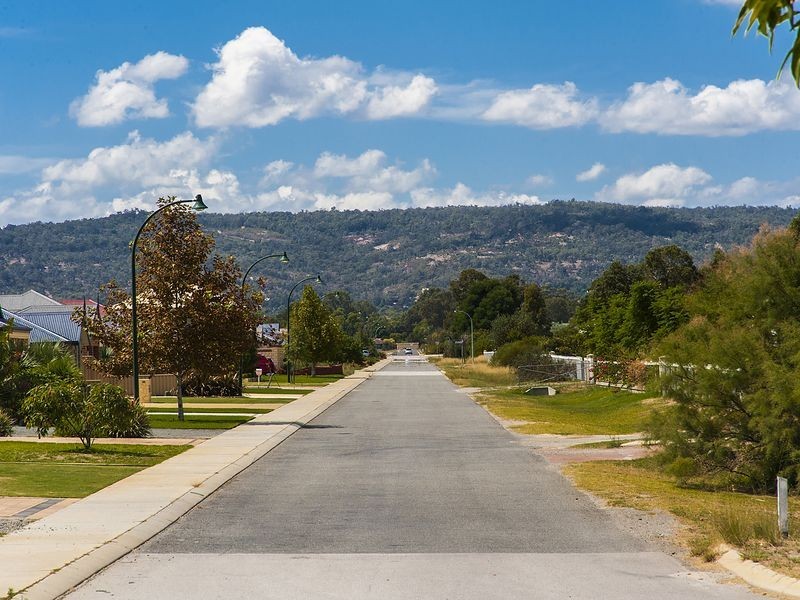 10 Wiroo Way, Darling Downs WA 6122