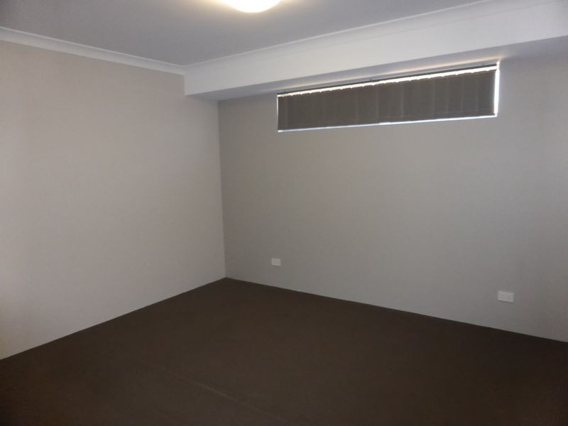 33 St Tropez Gardens, Piara Waters WA 6112