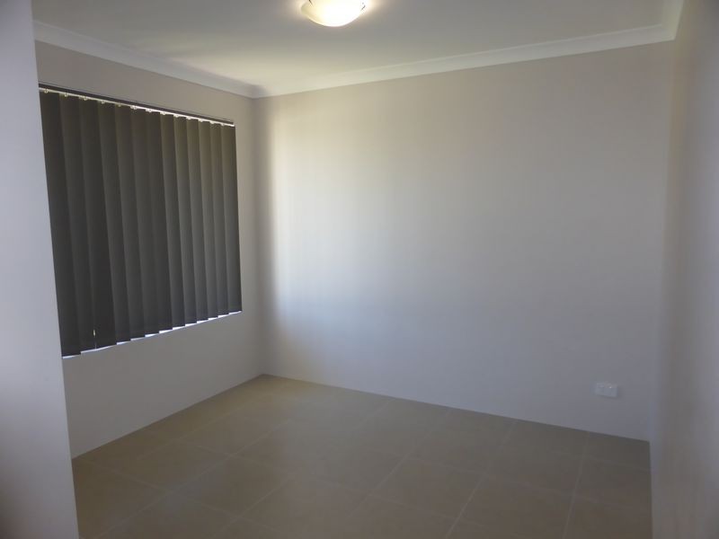 33 St Tropez Gardens, Piara Waters WA 6112