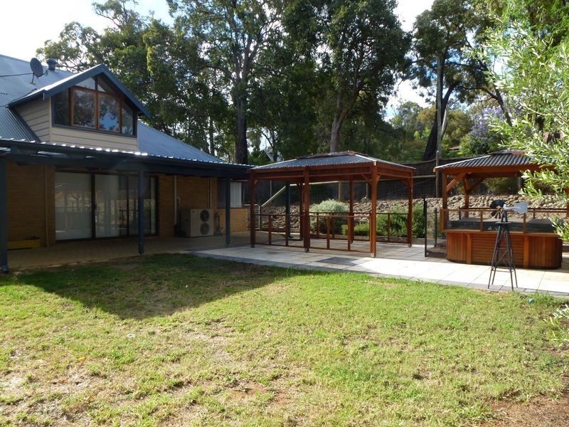 30 Mackie Road, Roleystone WA 6111