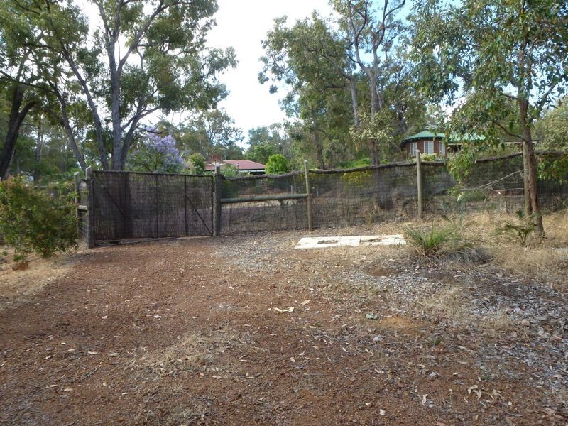 30 Mackie Road, Roleystone WA 6111