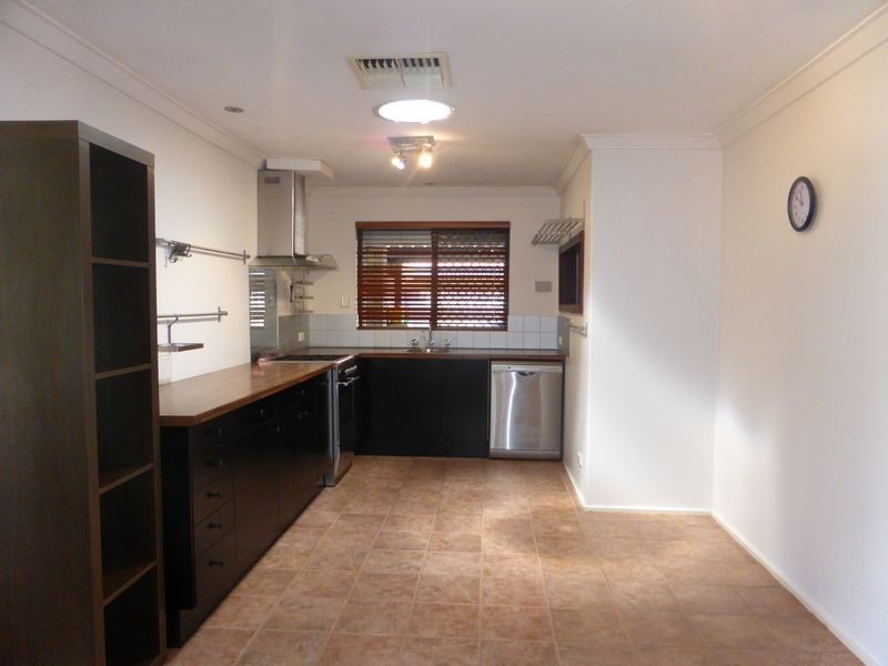 32 Kingsford Way, Huntingdale WA 6110